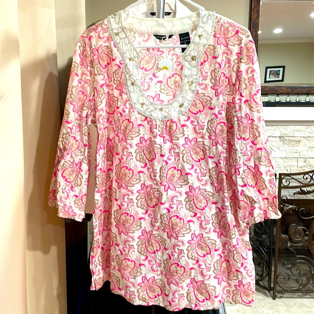 New York and Company sequin scoop neck 3/4 sleeve blouse
